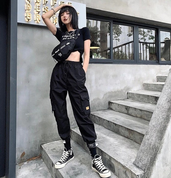 40+ Seriously Stylish Cargo Pants Outfit Ideas for Women in 2022 | La Belle  Society | Fashion pants, Streetwear outfit, How to style cargo pants